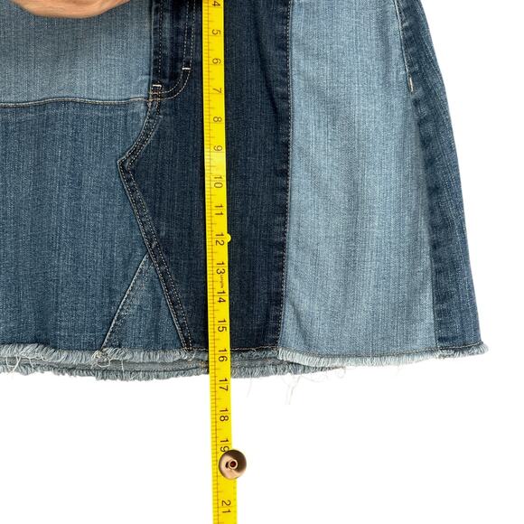 ARIZONA JEAN CO Blue Patchwork Frayed Hem Mini Five Pocket Denim Skirt Size 9 - Picture 6 of 6